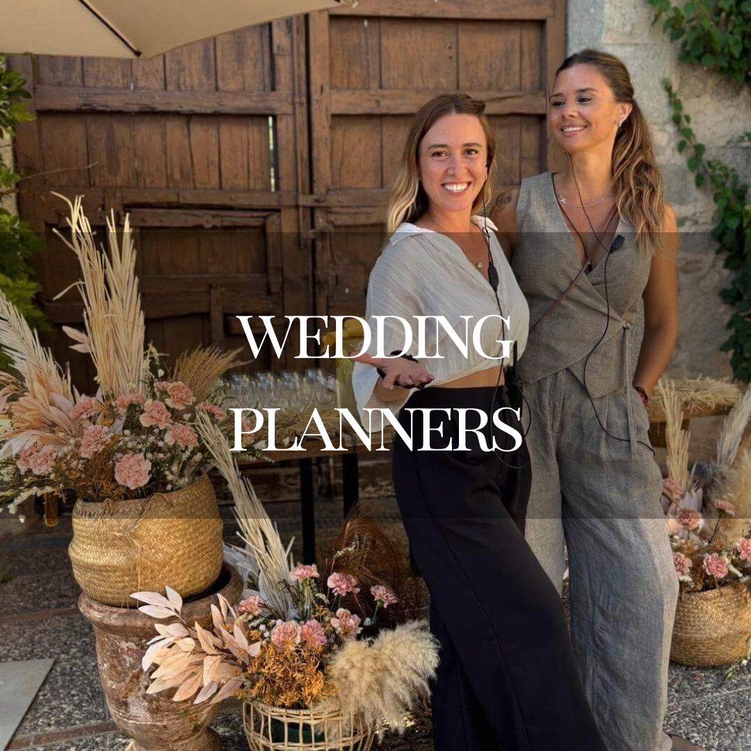 Wedding planner coordinando una boda